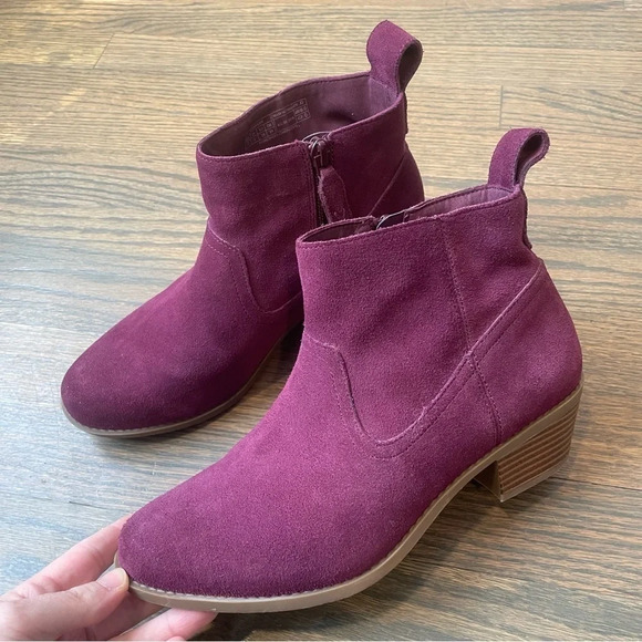 Vionic Vera Suede Ankle Boot - Picture 1 of 14